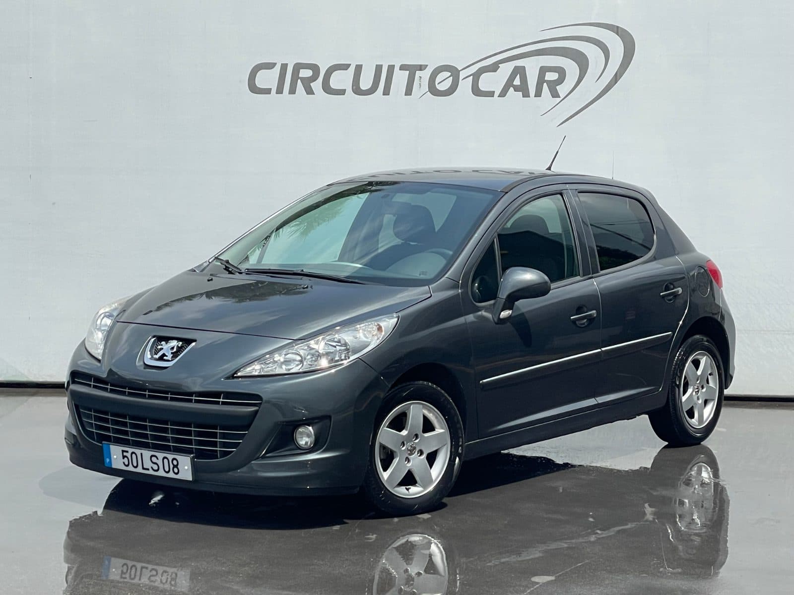 Peugeot 207 1.4 Hdi Urban (2011) — Frontal